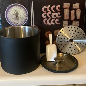 SOLD!!!NEW STAINLESS ICE BUCKET